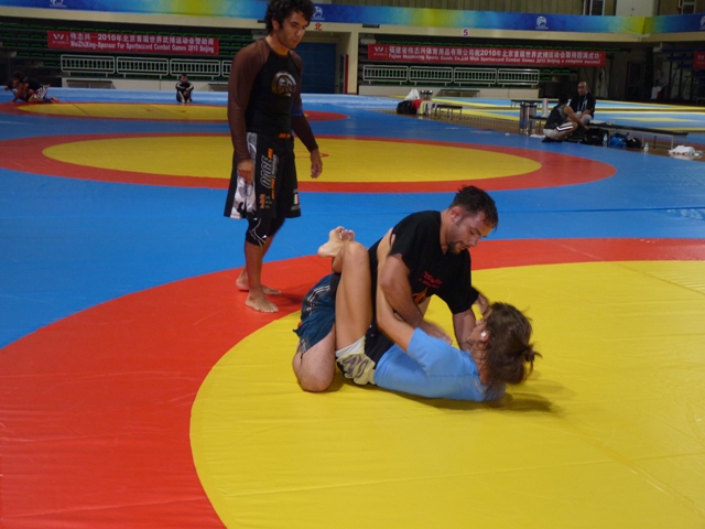 Julia closed guard su ciro